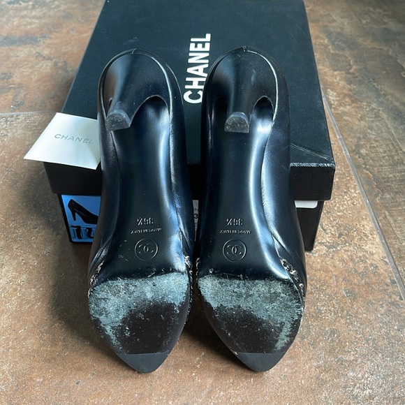 CHANEL black lambskin pumps - Picture 3 of 5